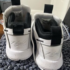 Men's size 8 Jordan flight mid high top like shoe. Gently worn.